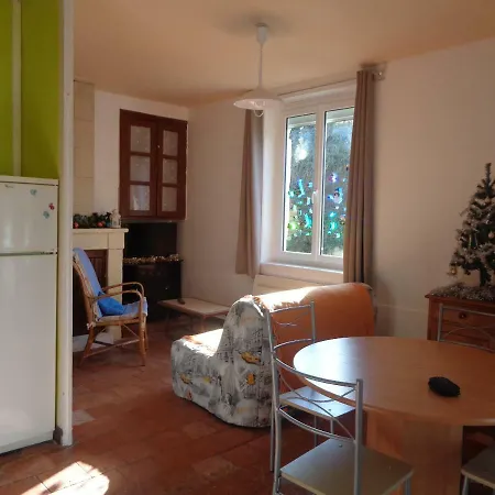 Holiday home 86120-22 Couchages *